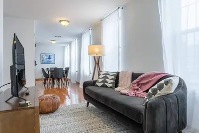 Image de Charmant 3bed w. espace de travail de Convention Ctr