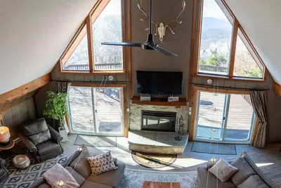 Image de Mountain House avec magnifique coucher de soleil