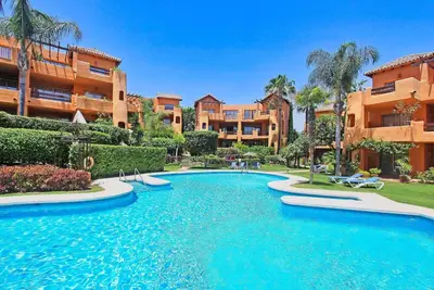 Image de Appartement familial, piscine et jardin, Wifi, Smart Tv, barbecue, ascenseur