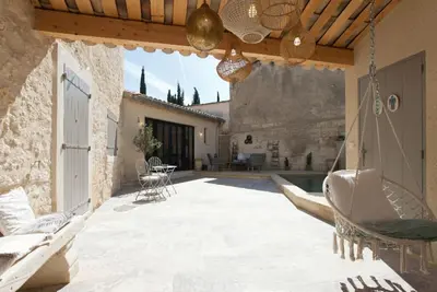 Image de Architect-designed house in Provencal village center with swimming pool
