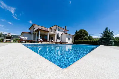 Image de Villa Latica Confortable Avec Grande CONFIDENTIALITÉ, Piscine EXTÉRIEURE Et Vue Imprenable