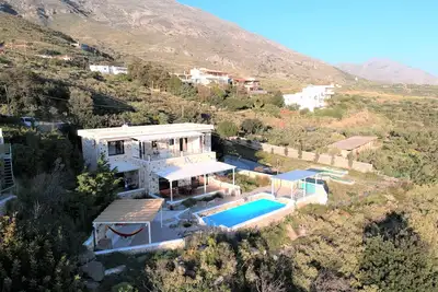 (Nouveau) Villa Anasa. Villa en pierre et piscine. Vue, Nature, Calme
