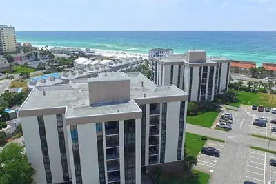 Image de Les Snowbirds sont les bienvenus! Serenity @ Enclave 2br / 2ba 1265 pieds carrés À quelques pas de la plage!