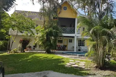 Image de Appartement villa privée avec piscine et à 15 minutes à pied de 3 plages.