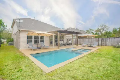 Image de Nouvellement meublé w / belle piscine et terrasse barbecue!