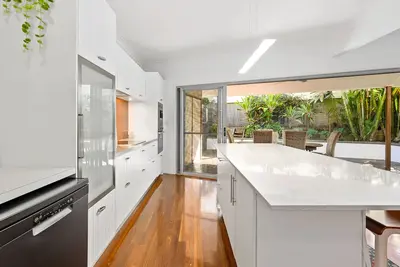 Image de Paddington Pad Dual Living 4 bedrooms Walk Suncorp Quiet Private Back Deck \n