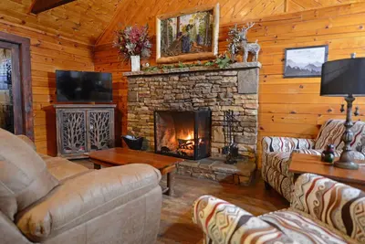 Image de Tranquility Log Cabin - notre nom dit tout - à 3 minutes de Pigeon Forge, Tn
