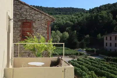 Image de Maison de campagne avec vue dans une belle vallée calme à Gigondas