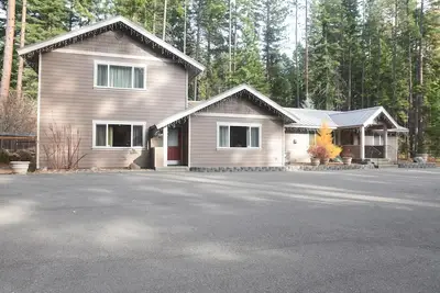 Image de Northwest Pines Lodge près du lac Cle Elum! Idéal pour les grandes familles!