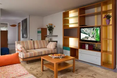 Image de Appartement spacieux et jazzy avec Ac gratuite et WiFi