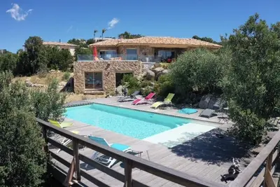 Image de Villa avec piscine au coeur des rochers