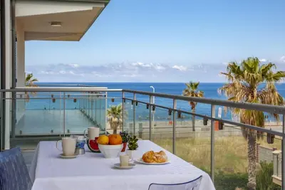 Image de Cobalto - 2-bedroom apartment  with large lateral sea view terrace and pool in the garden