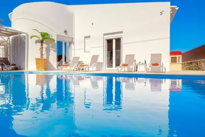 Image de Sky Beachfront Villa with private pool
