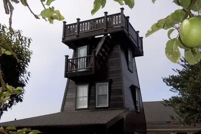 Image de Romantique Mendocino Village Water Tower-Ocean & Garden Views
