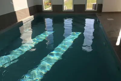 Image de Villa Contemporaine tout confort au bord de mer avec piscine intérieure chauffée