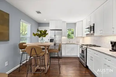 Image de The King Bee of East Central Austin - Près de Ut / Downtown