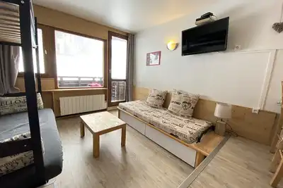 Image de studio 4pers tout équipé, au centre de la station.