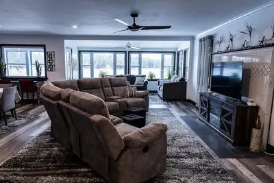 Image de Luxurious Lakeside Retreat on Pequawket Lake