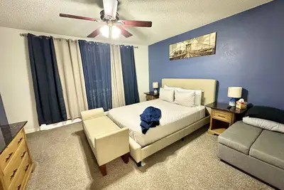 Image de ** Le bel endroit ** Invitant 3br 1. 5 Ba 7 personnes. Allée privée, parking pour véhicules de camping.