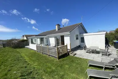Image de Bungalow spacieux avec vue imprenable sur la mer