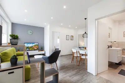 Image de Felix Tour As / Attrayant, élégant appartement rénové 2br, WiFi gratuit et Ac