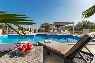 Magnifique appartement à Liznjan avec.