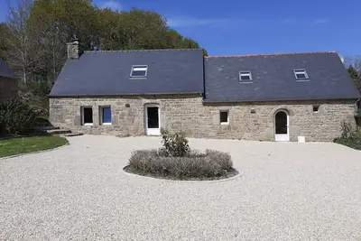 Gite de CARACTÈRE, Tout Confort***, proche de la rivière, Grand Terrain