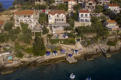 Villa Rosa structure entière