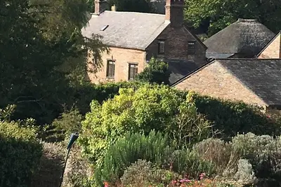 Image de Belle maison familiale historique, avec jardin clos privé et installations communes