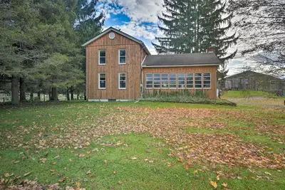 Image de Vintage Farmhouse 2. 4 Miles to Mount Pleasant Ski!