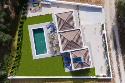 Image de Superbe villa contemporaine neuve, située dans un village tranquille - à 1 km de la plage