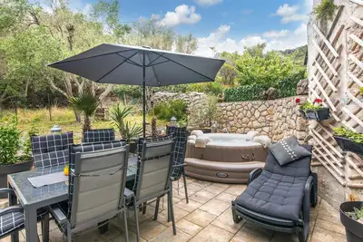 Belle maison à Miholascica avec jacuzzi