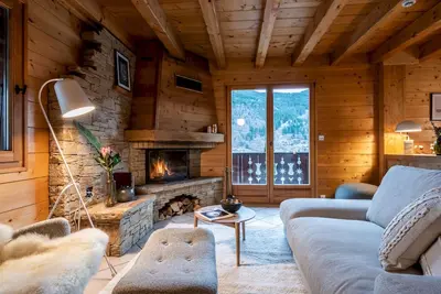 Image de Doux Abri - Charming Chalet with Hot tub and Sauna