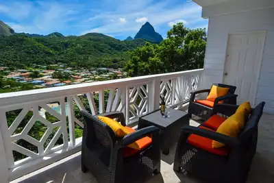Image de * Sugarmon Villas * Suite Flamboya avec une vue imprenable à 180 °!