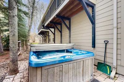 Maison de ville paisible et adaptée aux chiens avec bain à remous privé et barbecue à gaz - à pied de Ketchum!