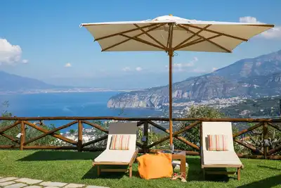 Image de Villa avec vue spectaculaire sur Sorrente