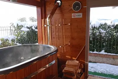 Image de Cottage pour 6 + 2 avec Ofuro Tubs & Sauna Spa et piscine privée dans les Marches