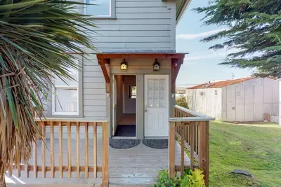 Image de Maison moderne de 2 chambres au centre-ville d'Eureka