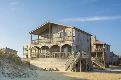 Image de Home Away: Oceanfront, animaux acceptés, courts séjours à tout moment, levers de soleil impressionnants, délice du pêcheur!