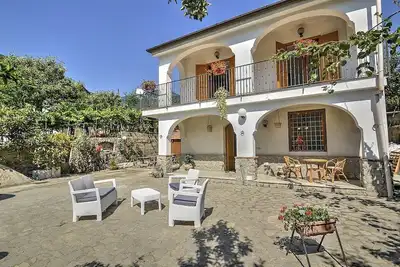 Image de Villa Vinile: A welcoming two-story villa surrounded by the greenery, with Free Wi-Fi.