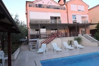 Image de Appartement de vacances avec piscine en plein air et barbecue