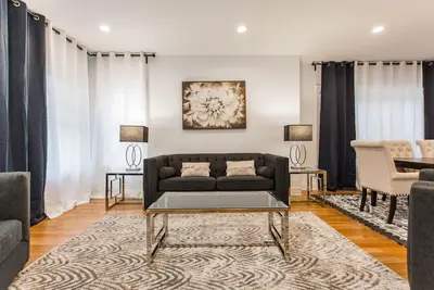 Image de Superbe nouvelle maison de 6 chambres avec parking à Chicago (Superhosts)