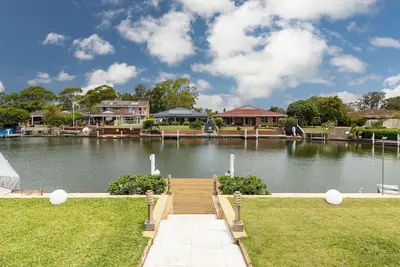 Image de Nouveau! Waterfront Haven, Absolute Waterfront avec ponton privé et WiFi