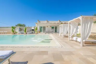 Image de Villa à Carovigno avec 6 chambres à coucher, 12 couchages