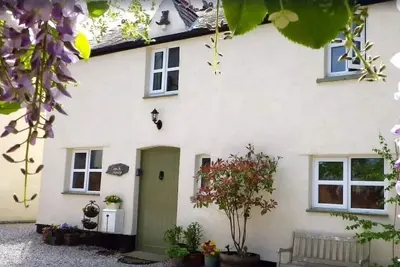 Image de Vale View Cottages - The Coach House, poêle à bois, jardin, très bien situé, animaux de compagnie