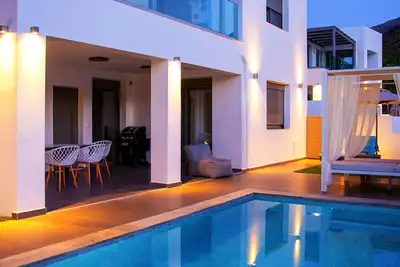 Un royaume de luxe privé avec tout le confort dont vous avez envie à 200m de la plage!