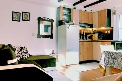 Image de Charmante maison de grand-mère avec jolie petite cour
