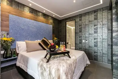 Image de 2 chambres de luxe avec fenêtre