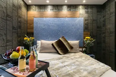 Image de 2 chambres de luxe avec fenêtre