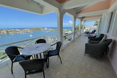 Image de Superbe vue sur l'océan Penthouse 1 Br + à la luxueuse perle rose de Oyster Pond